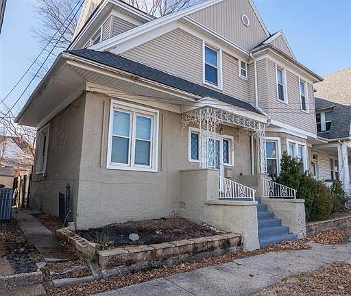 2nd image of 326 Clay St