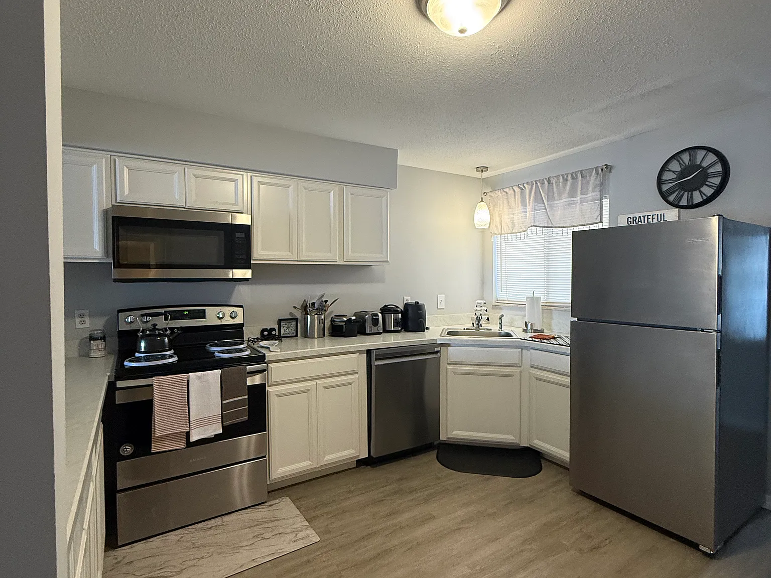 2 bed, 1125 sqft, $1,800 — Photo 3