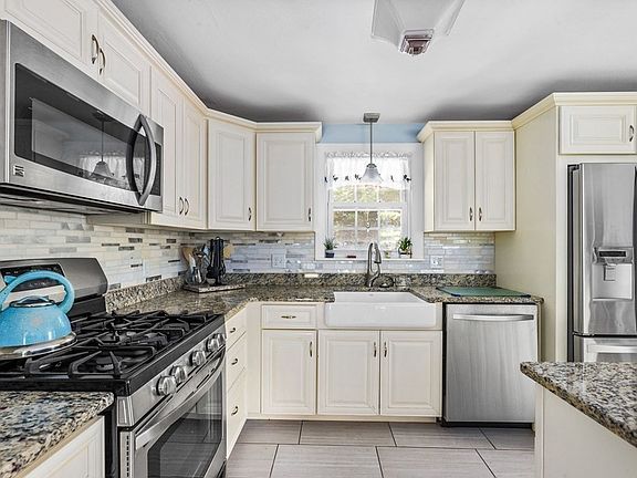 5th image of 38 Smith Ave