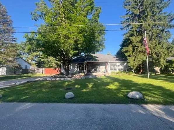 3040 Delrose St, Milford, MI 48380