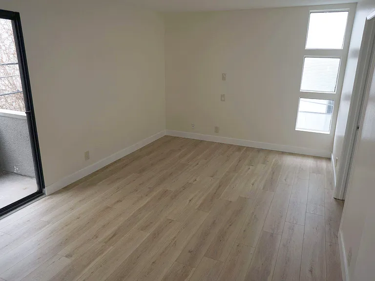 2121 Beloit Ave #206 — Photo 5