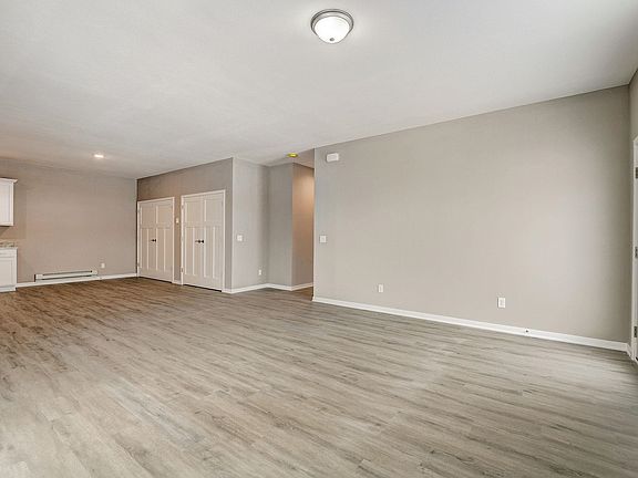5th image of 216 Chalet Dr