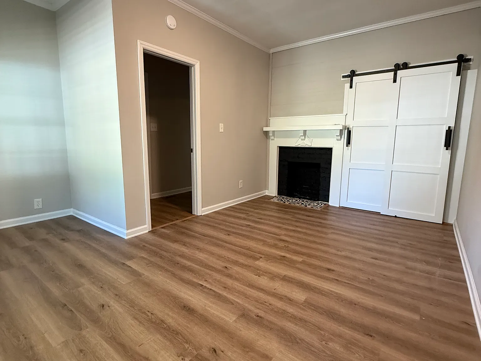 2 bed, 892 sqft, $1,575 — Photo 4
