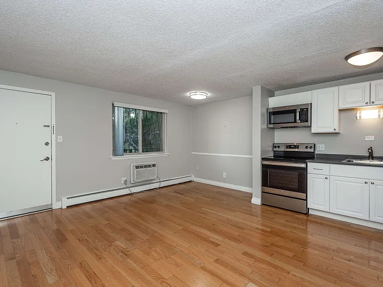 8 S Clarkson Street — Photo 26