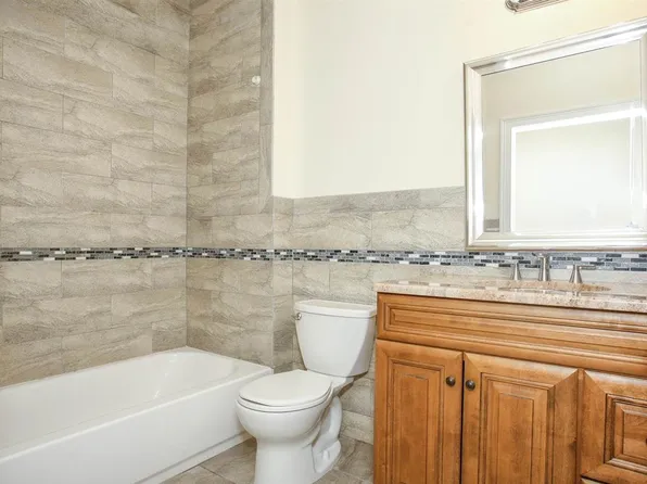 231 Hutton Street image 10 of 13