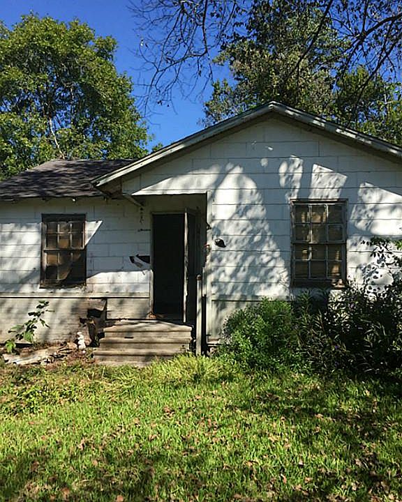 2nd image of 2211 Melissa St