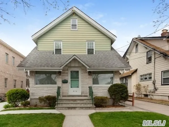 8736 258th St, Floral Park, NY 11001