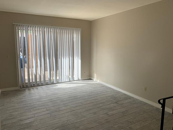 5th image of 4925 S Park Dr