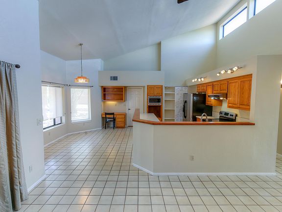 4th image of 1401 E Calle Mariposa