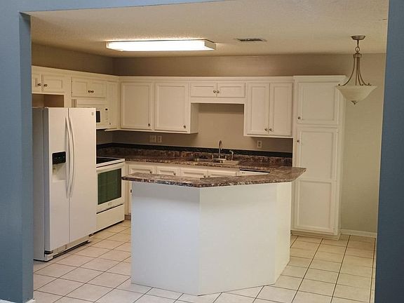 3rd image of 519 Harvest Dr