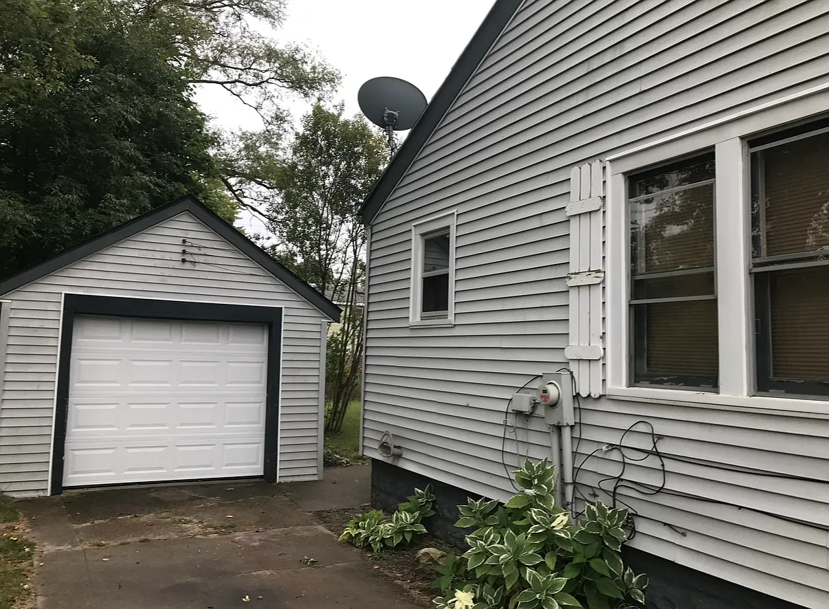 3 bed, 1980 sqft, $1,400 — Photo 2
