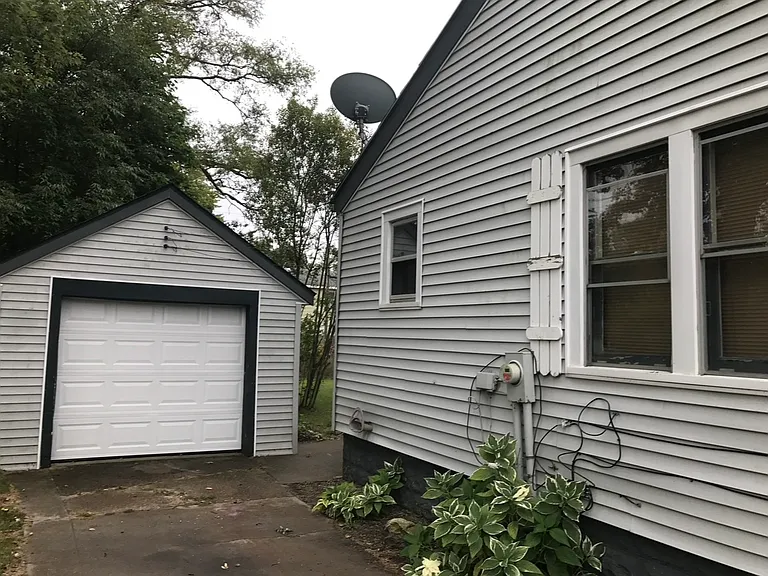 1325 Bower St — Photo 2