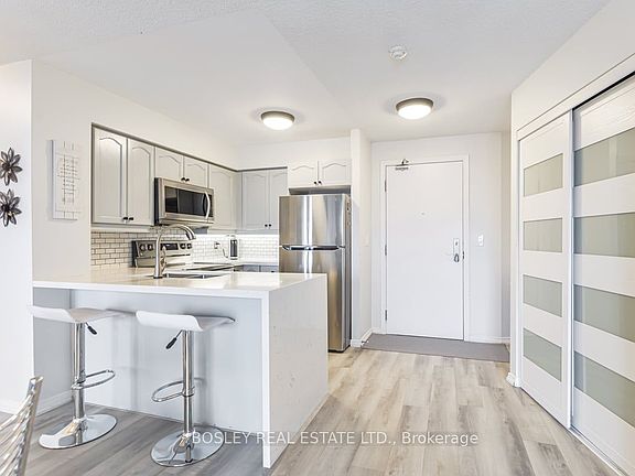 4th image of 18 Valley Woods Rd #808