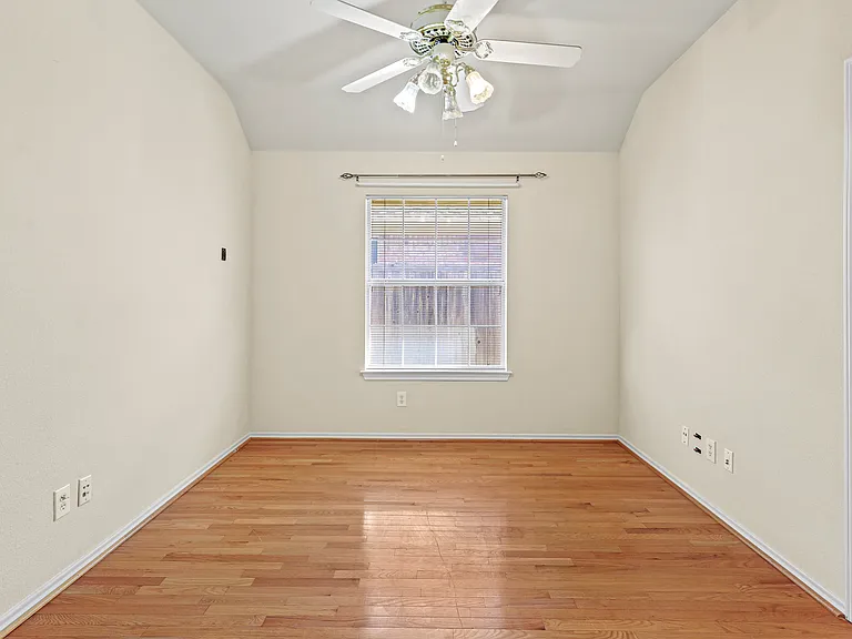 2127 Ballycastle Dr — Photo 10