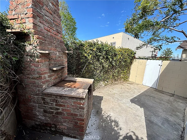 132 S Batavia St — Photo 13