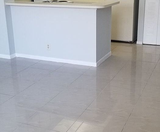 4th image of 752 Executive Center Dr #33-11-33