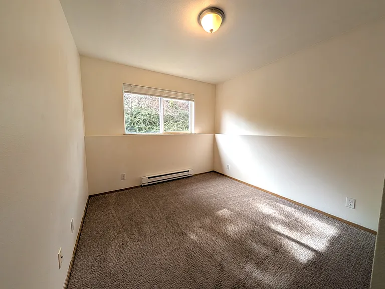 Rowan Grove Apts — Photo 13