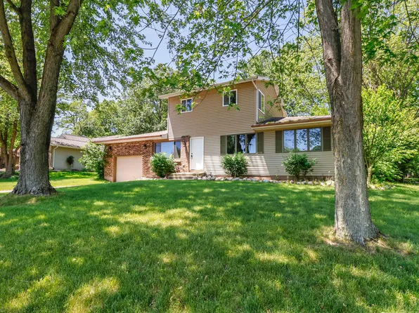 1613 Sunnyslope Dr, Crown Point, IN 46307
