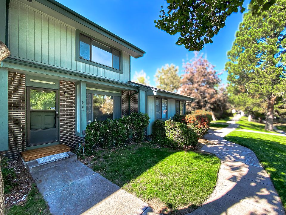 Front of townhome