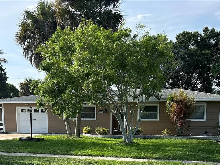 1031 El Mar Ave — Photo 1