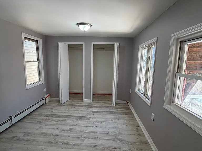 320 Magnolia Ave #2R — Photo 2