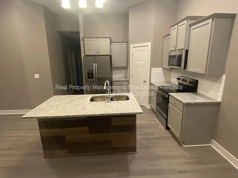 3318 W 45th St S — Photo 5