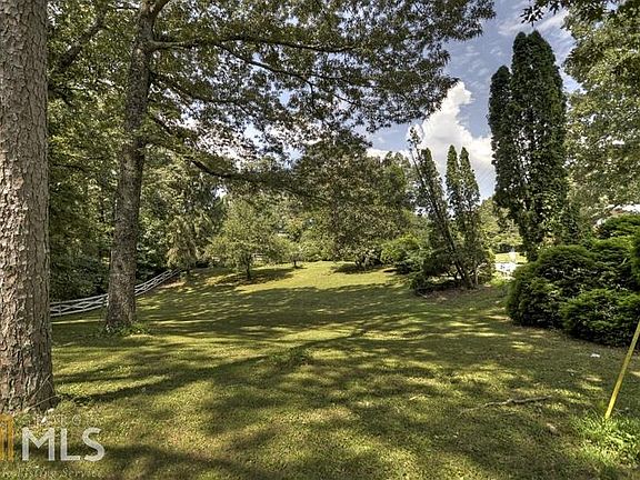 3rd image of 150 Dogwood Dr