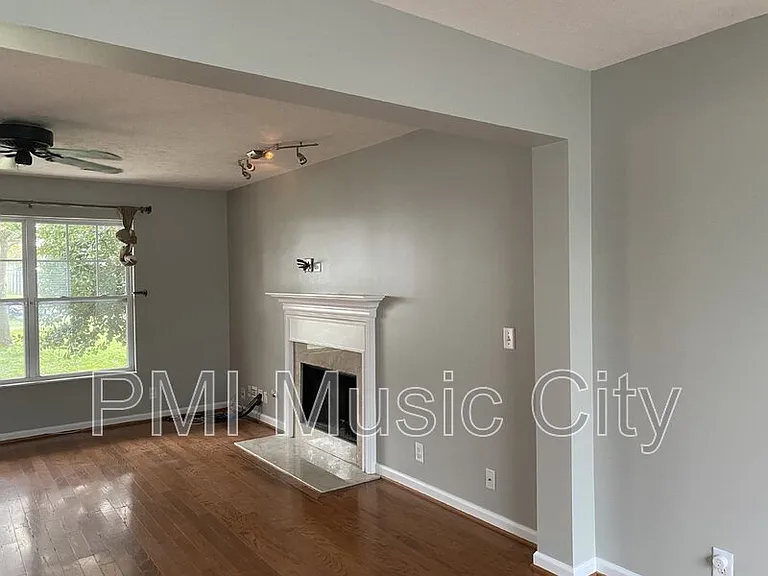 3933 Bridgeview Ln — Photo 5