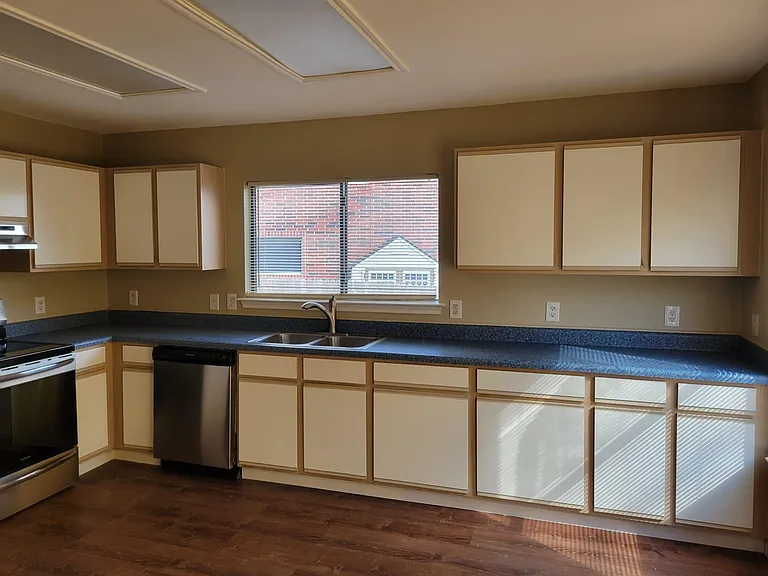 3037 Hill St — Photo 11