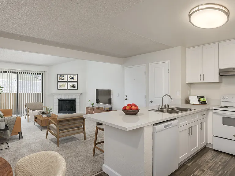 Woodbridge Apartments — Photo 11