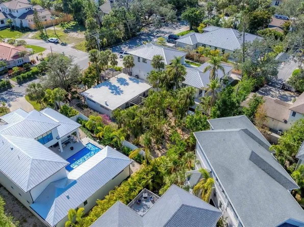 1603 Bay Rd, Sarasota, FL 34239