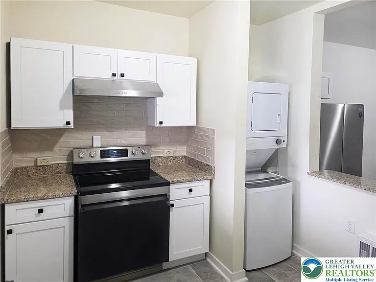 1401 Broadway #3 — Photo 2