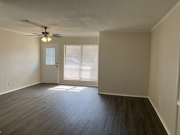 3rd image of 407 Magnolia Ln