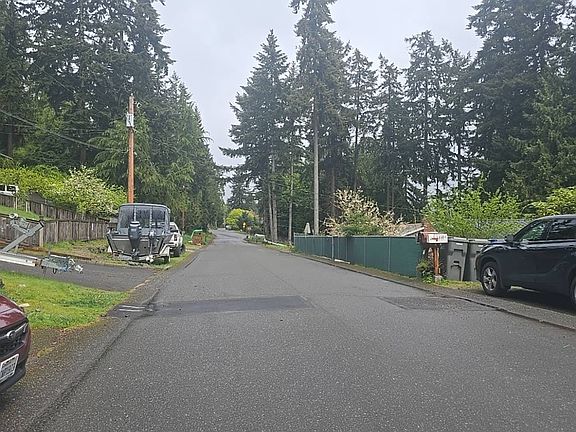 4th image of 5605 Fern Ave NE