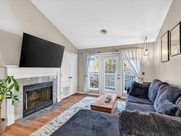 926 Harbor House Drive #7, Madison, WI 53719