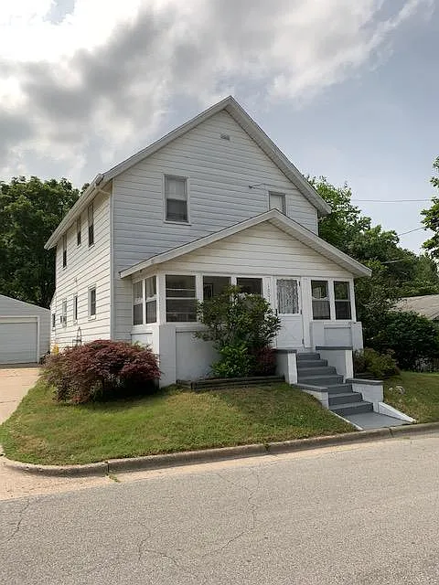 1001 Calvary Ave NW photo 1