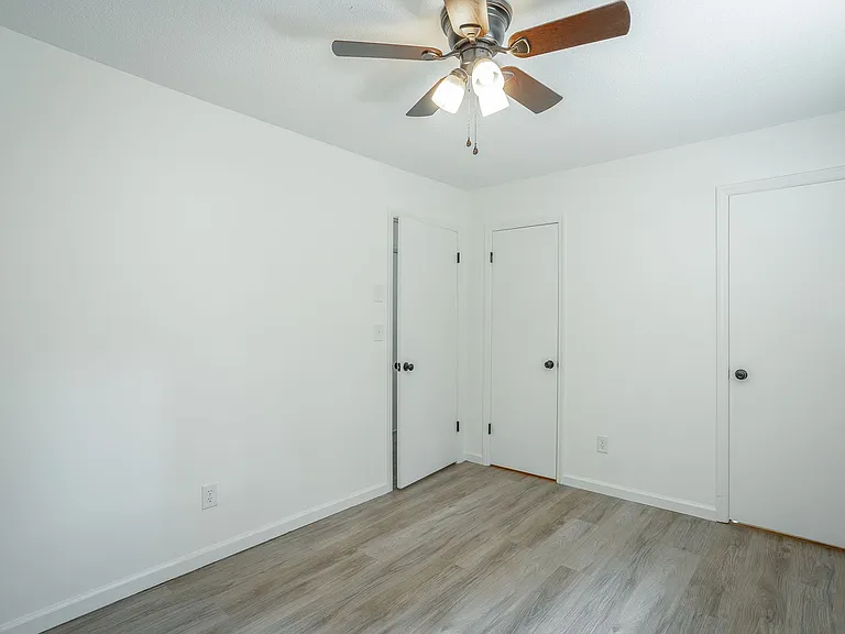 1364 Meadowood Dr — Photo 22