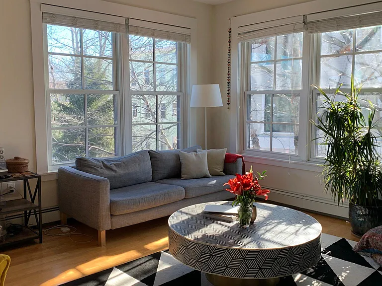 400 Washington St #302 — Photo 1