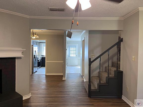 3rd image of 6207B Gould Pl