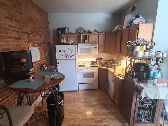 2nd image of 1403 N Saint Clair St APT 1D