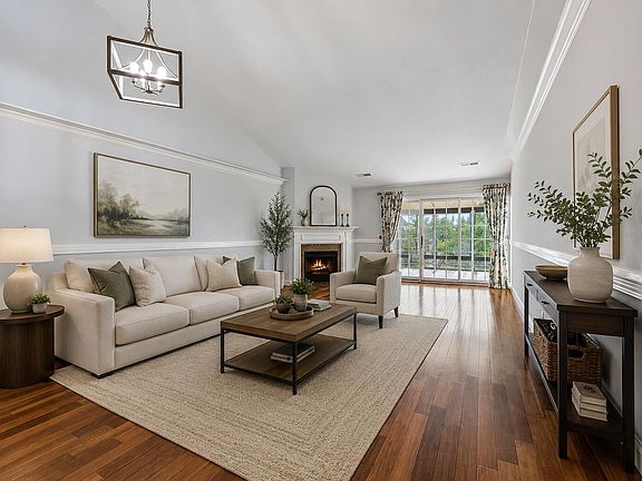 3rd image of 4319 Lakeshore Ln Unit 301