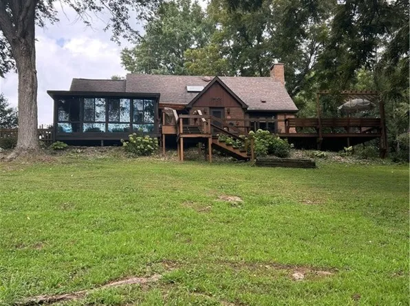 202 Woodbine Rd, Taylorville, IL 62568