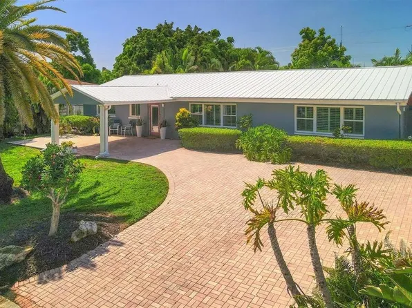 2532 Sunnybrook Dr, Sarasota, FL 34239