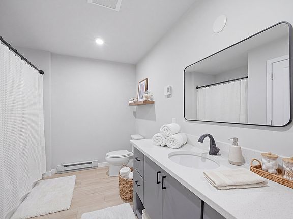 3rd image of 589 Bedford St #103