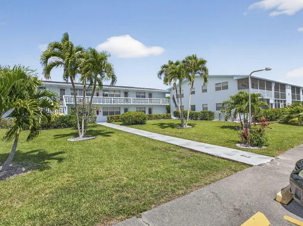 106 Camden E, West Palm Beach, FL 33417