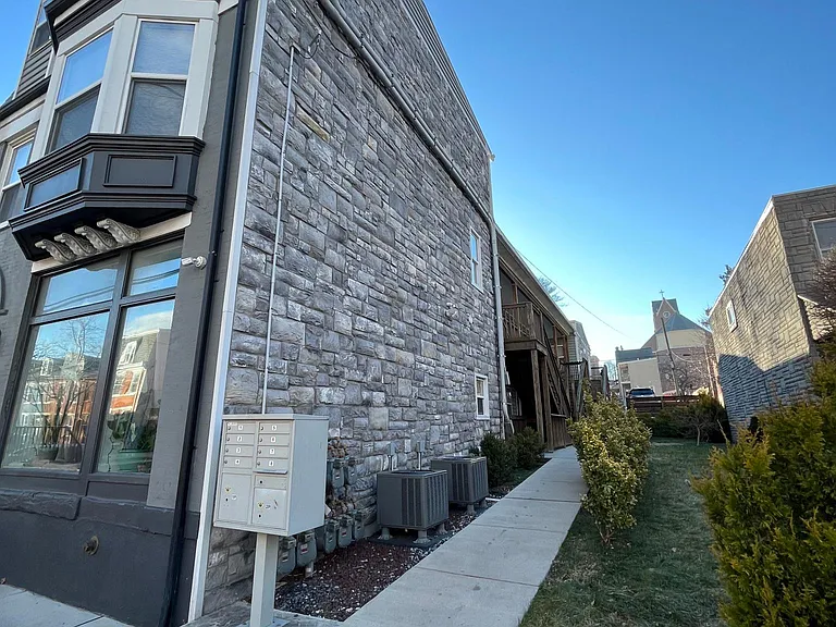 516 E Chestnut St #6 — Photo 4