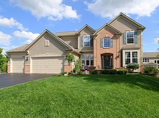 1425 McClellan Ct, Lindenhurst, IL 60046