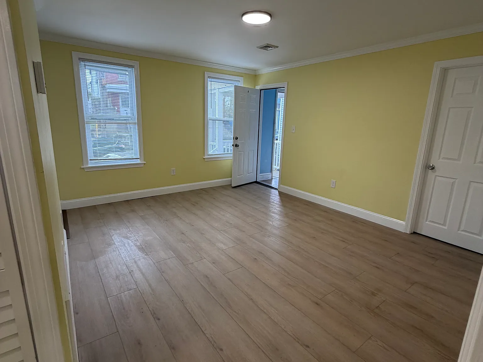 3 bed, 1200 sqft, $2,050 — Photo 3