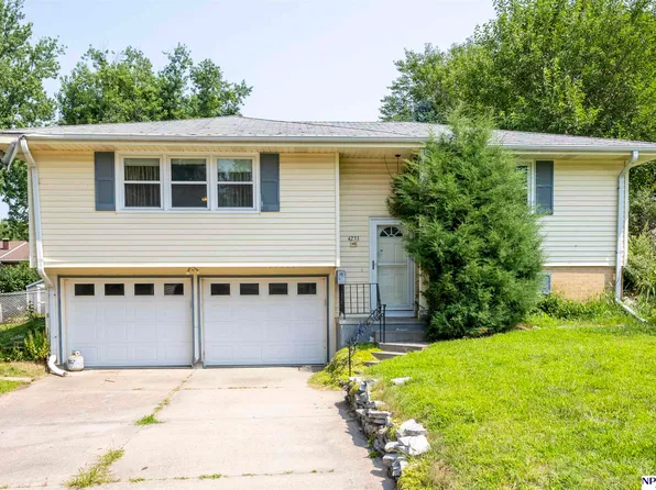 4233 Terrace Dr, Omaha, NE 68134