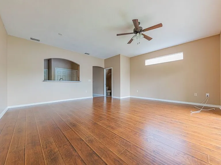 2218 Garden Lake Dr — Photo 3